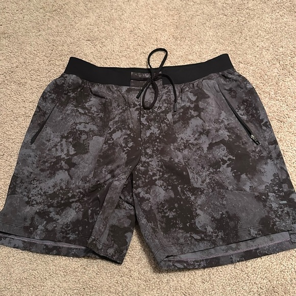 Lululemon Men’s License to Train Linerless Short Stippled Vista Dark Grey Multi - Picture 3 of 7
